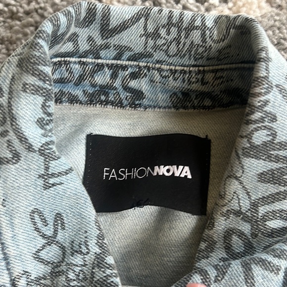 Fashion Nova Say Leas Graffiti Printed Denim Jacket - Size M - Picture 7 of 7